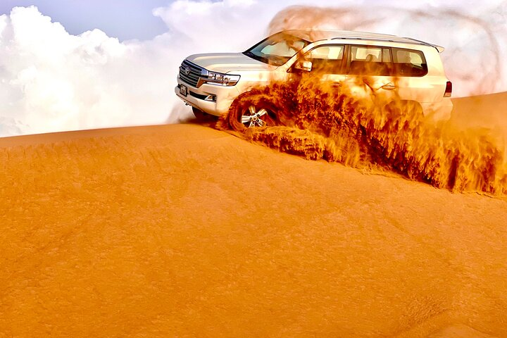 dune bashing and sandboarding Dubai